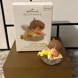 Hallmark ornament - Mary’s Angels - Daffodil